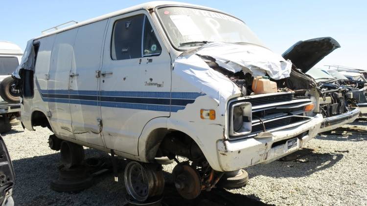 00-1978-dodge-tradesman-custom-van-in-california-junkyard-ph-1.jpg