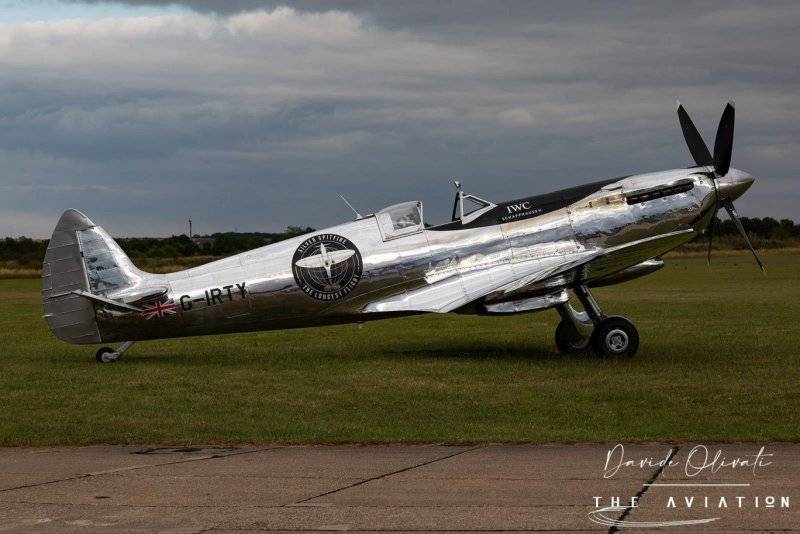 00000 Supermarine 361 Spitfire LF9C.jpg