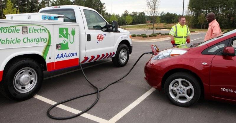00000000 aaa-charging-truck 2.jpg