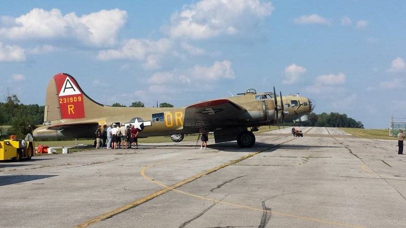 00000000 Collings Foundation B-17 at Akron Canton.jpg