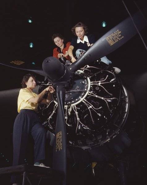 000000a Employees at the Douglas Aircraft Company's plant in California, work on the Wright R-...jpg