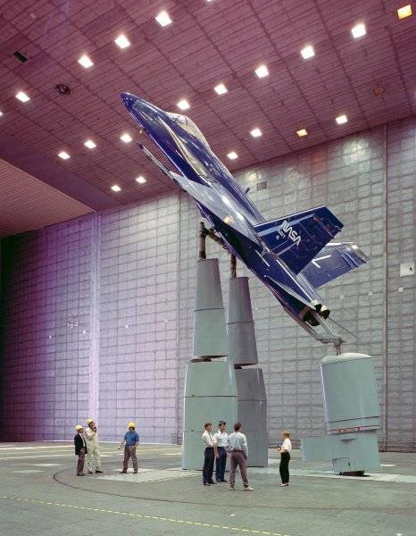 000000a McDonnell Douglas FA-18 installed into stands inside NASA's enormous National Full-Sca...jpg