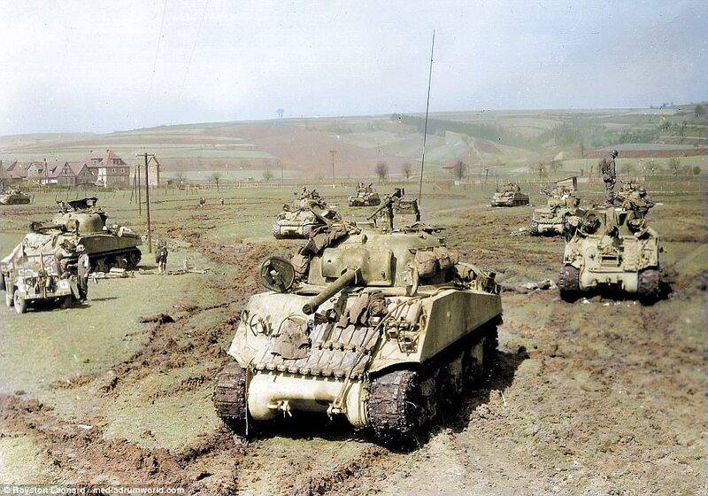 00578-4996388-M4A3_Sherman_tanks_of_the_9th_US_Armored_Division_in_Westhausen_-a-3_1508514752509.jpg