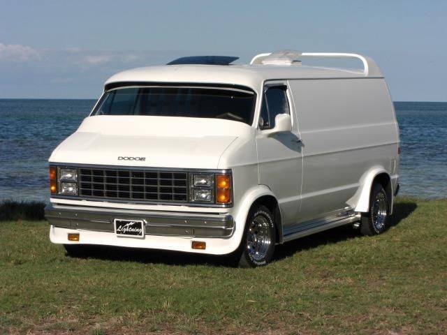 00c6399ba5a50bb1815cfdfaea2555c4--cool-vans-chevy-vans.jpg