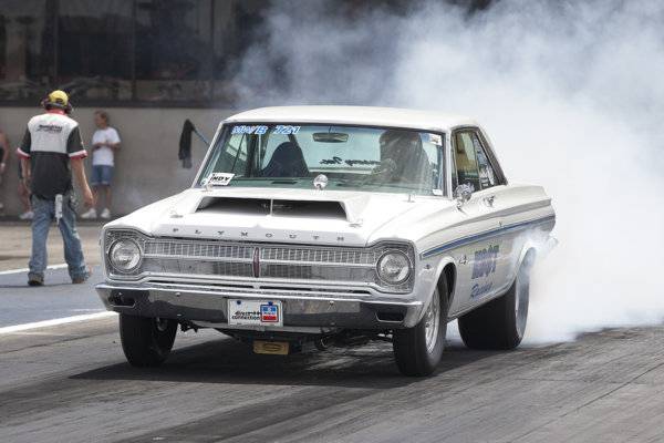 016-2016-mopar-nationals-1965-plymouth-belvedere-burnout.jpg