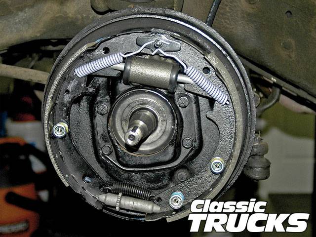0911clt_10_z-bendix_drum_brake-system-jpg.jpg
