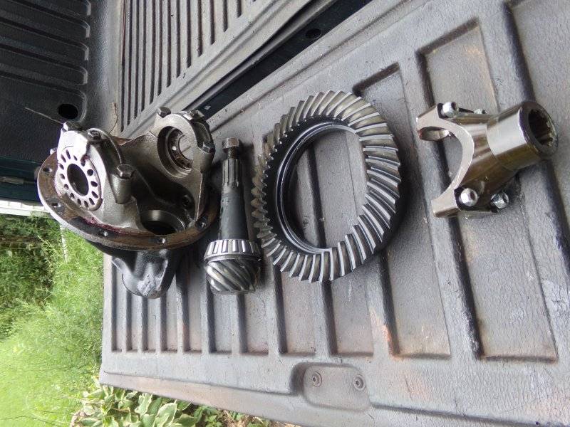 FOR SALE rear end gears,yoke ,case 83/4 For B Bodies Only Classic