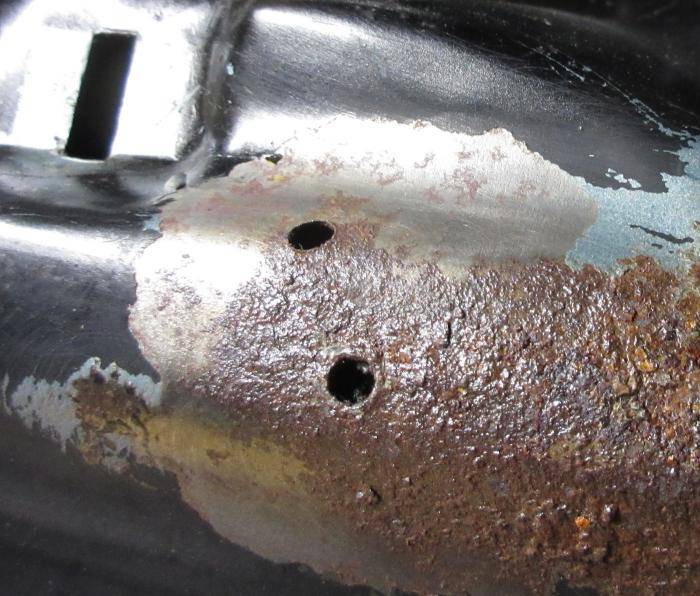 105_trunk_rust_03.JPG