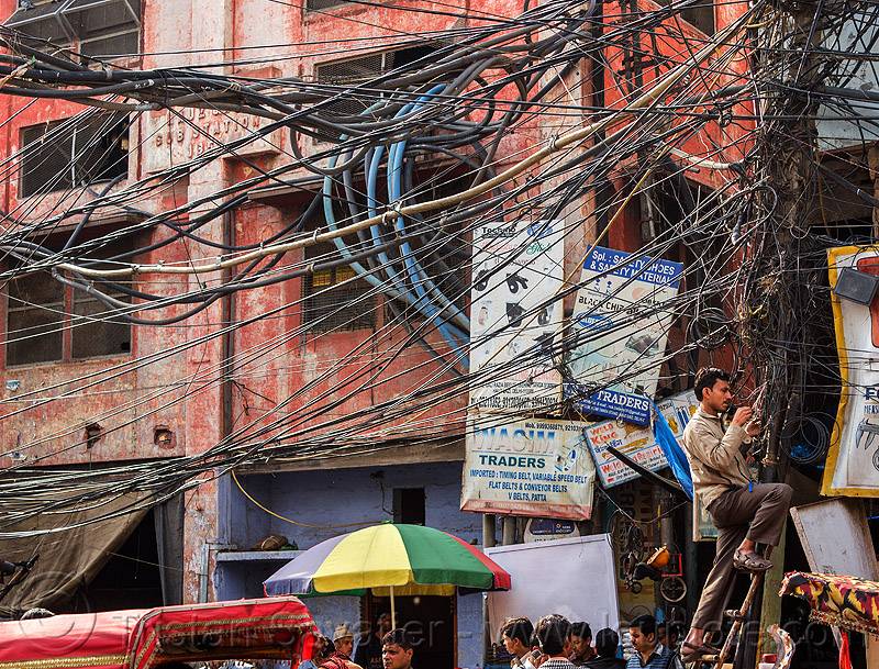 11639937624-tangled-electric-wiring-street-india.jpg