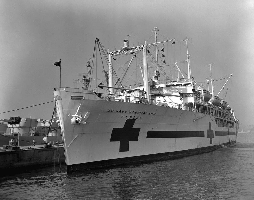 1280px-USS_Repose_AH-16_Yokosuka_1952.jpg