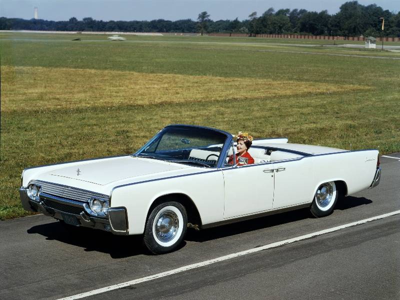 153908-1961-lincoln-continental-convertible-74d.jpg