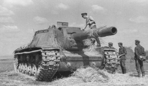 1801708748-Soviet_Self_Propelled_Gun_SU_152.jpg