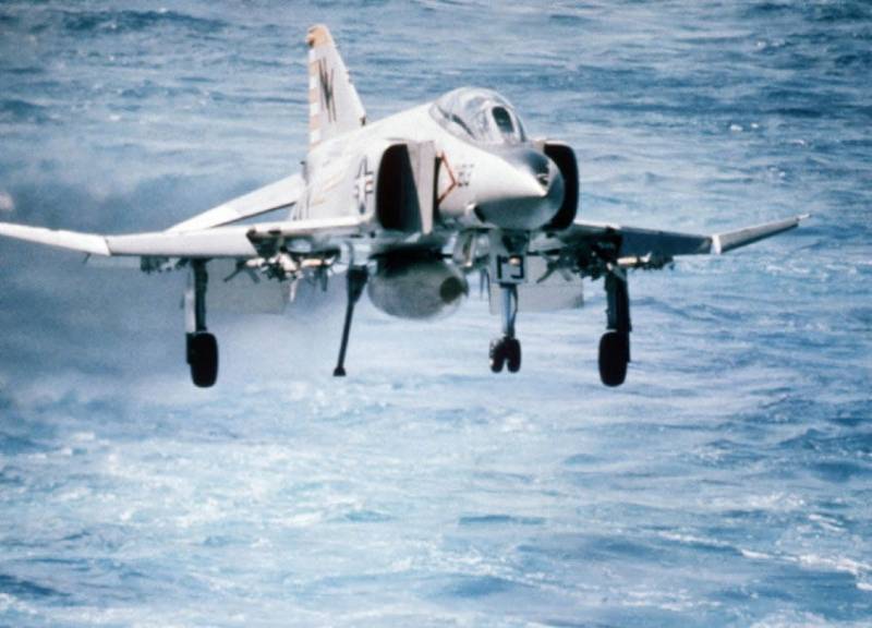 19-4-2002-9-18-f-4_phantom_ii_final_approach.jpg