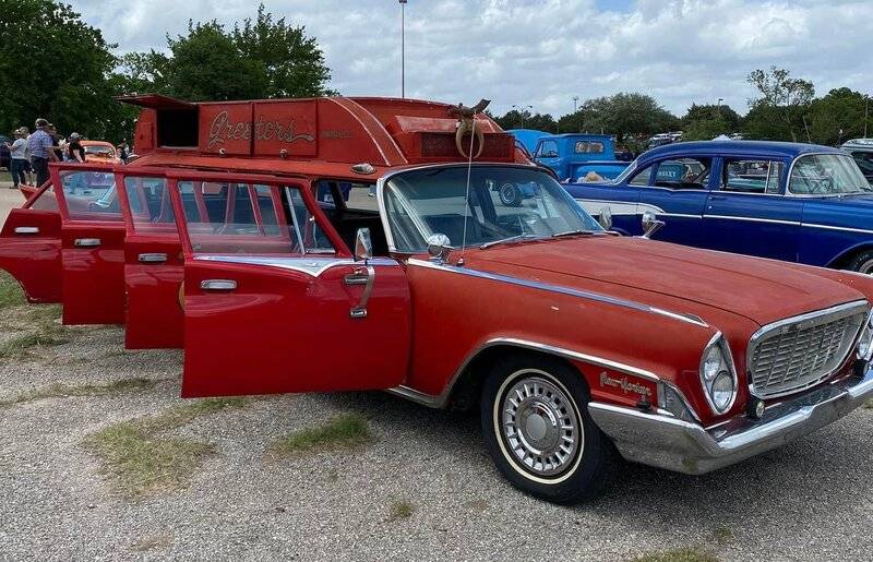 19 Chrysler New Yorker limo..jpg