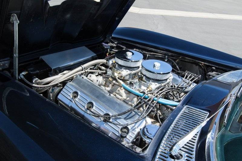 1965_chevrolet_corvette_sting_ray_2_door_coupe.jpg