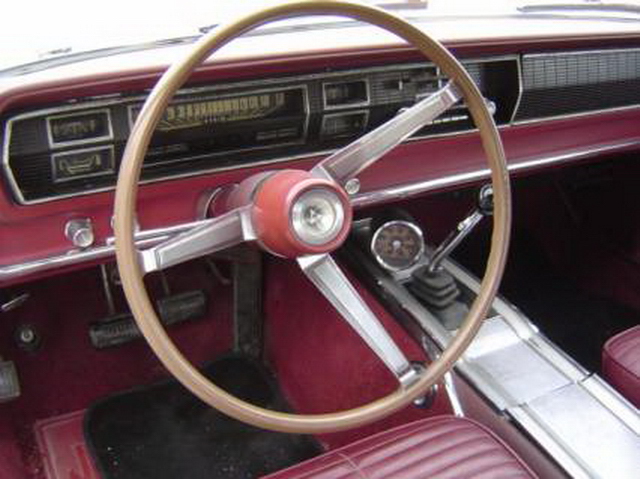 1966 Coronet steering wheel - wood rim and padded center cap.jpg