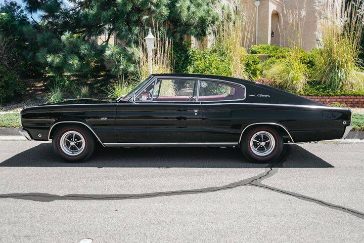 1966 Dodge Charger Hemi 426 side