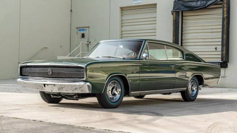 1966-Dodge-HEMI-Charger-in-Dark-Green-Metallic.-Bring-A-Trailer-1.jpg