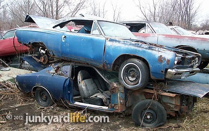 1968_Plymouth_Roadrunner_blue_junkyard.jpg