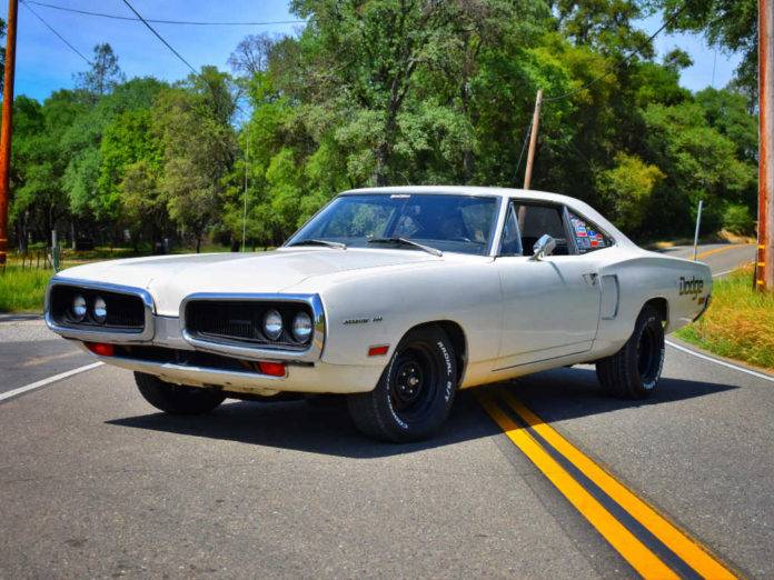 1970-dodge-coronet-440-angle-696x522.jpg