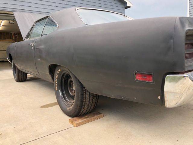 1970-plymouth-roadrunner-v-code-4-speed-road-runner-440-6-barrel-pack-pak-dana-8.jpg