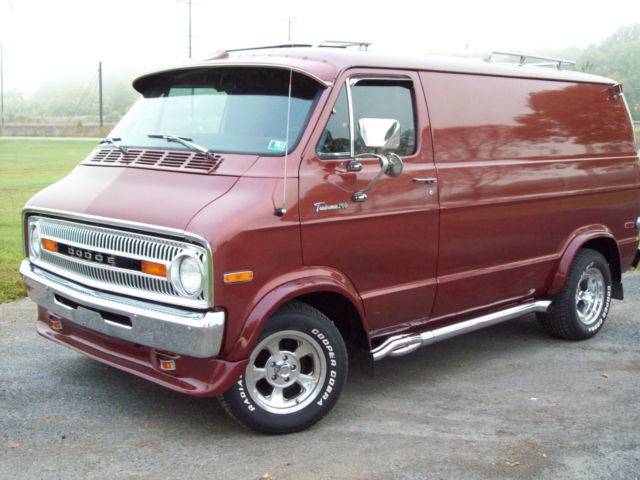 1971-dodge-van-tradesman-b200-rust-free-and-factory-paint-1.jpg