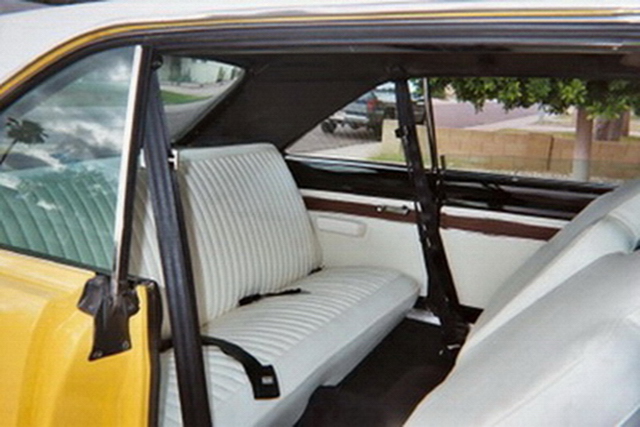 1972 Dart Interior back seat.jpg