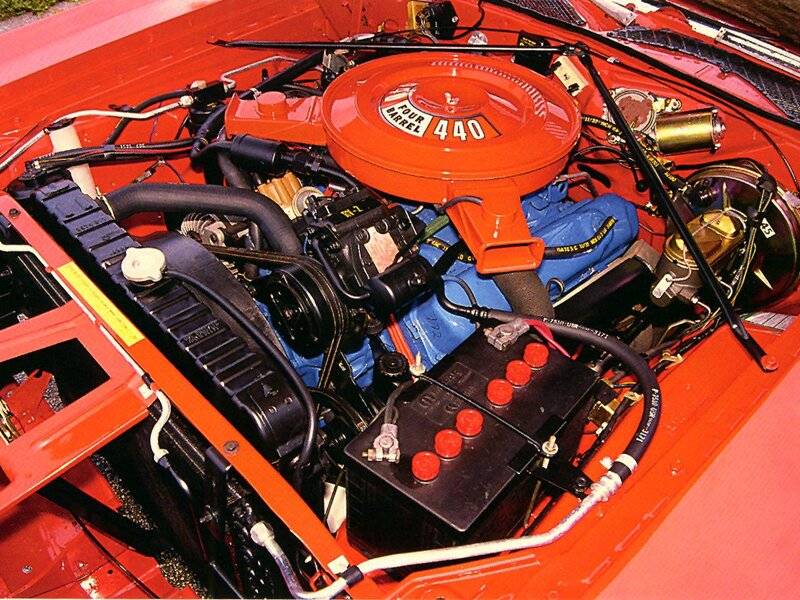 1972 Dodge Charger Rallye 440 Engine.jpg