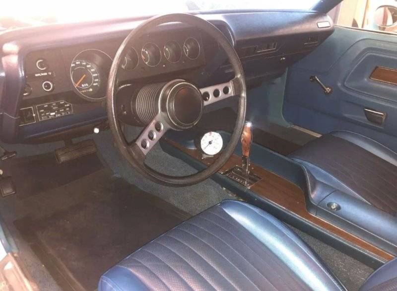 1973-Dodge-Challenger-blue-interior.jpg