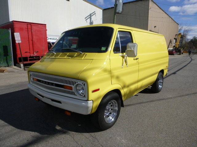 1973-dodge-tradesman-100-van-wagon-1.jpg