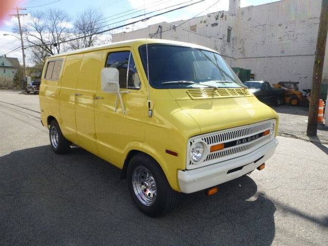 1973-dodge-tradesman-100-van-wagon-2.jpg