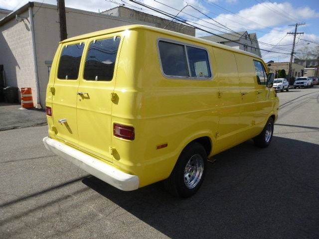 1973-dodge-tradesman-100-van-wagon-3.jpg
