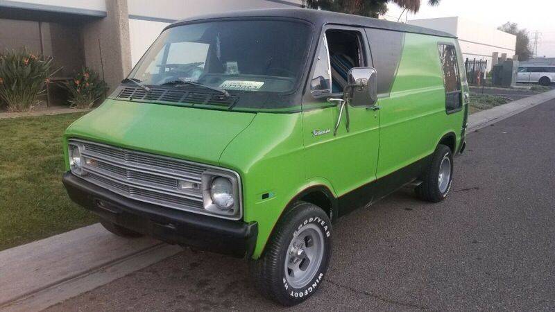 1974-dodge-shorty-surf-boogie-tradesman-van-3.jpg