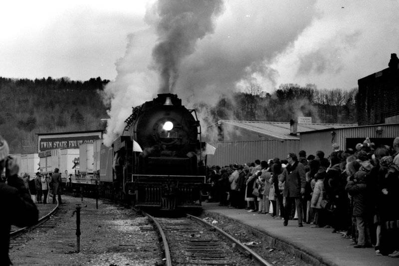 19750413-vn-freedomtrain-lm-001.jpg
