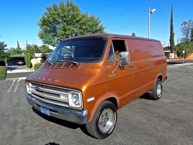 1976-dodge-tradesman-200-van-custom-shaggin-vannin-1975-1974-1973-1972-1971-1.jpg