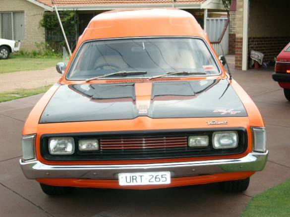 1977-chrysler-valiant-cl-van-with-72-vh-rt-front-clip.jpg