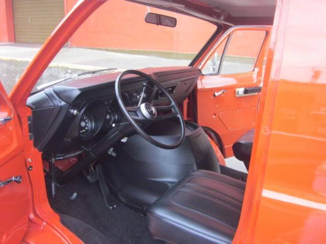 1977-Dodge-Tradesman-driver-cabin.jpg