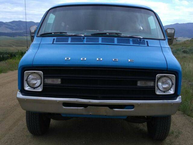 1977-dodge-van-tradesman-b200-13.jpg