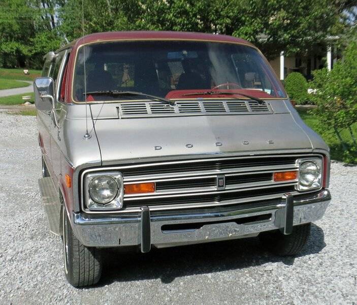 1978-dodge-d200-sportsman-van.jpg