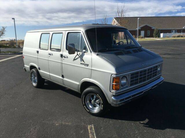 1979-dodge-van-b200-shorty-street-van-1-owner-v8-4-speed-mopar-3.jpg