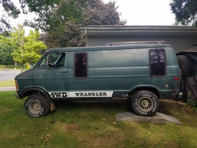 1979-dodge-wrangler-van-b200-34-ton-4-wheel-drive-1.jpg