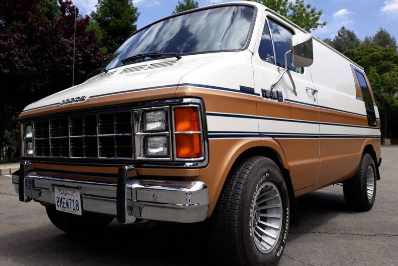 1985_dodge_ram_van_159223579062a678567242220200516_130743.jpg