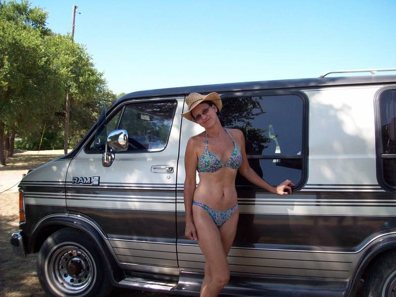 1990-dodge-ram-van-3-dr-b150-cargo-van-pic-58296-1600x1200.jpg