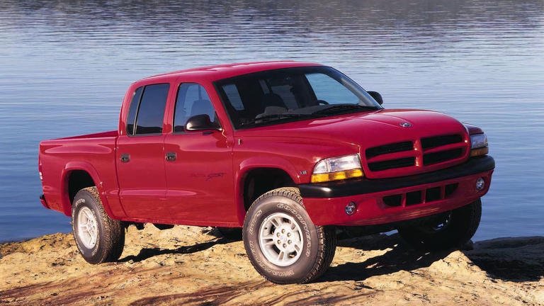 2000 Dakota Crew cab 4x4 Sport Advert. #1 - Red.jpg