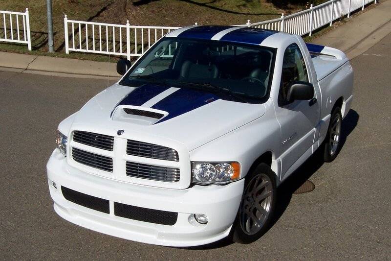 2005 SRT-10 Commemorative Edition.jpg