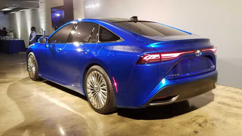 2021-toyota-mirai-1.jpg