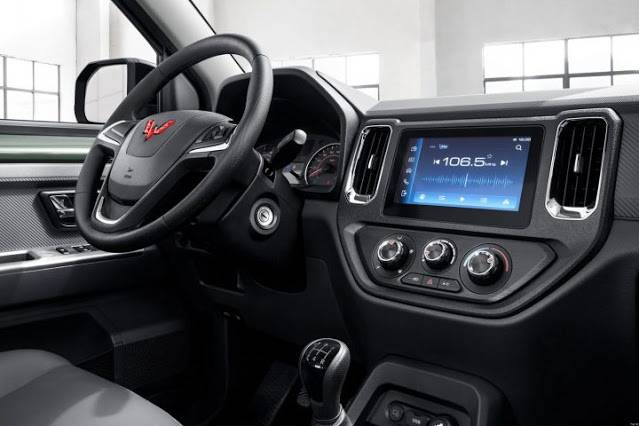 2021-Wuling-Journey-Pikcup-China-Interior-002-cockpit-steering-wheel-center-stack-720x480.jpg