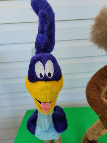 wile e coyote and roadrunner toys