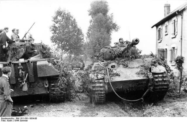 23.Bundesarchiv_Bild_101I-301-1954-06_Nordfrankreich_Panzer_V_Panther_in_Ortschaft-640x417.jpg