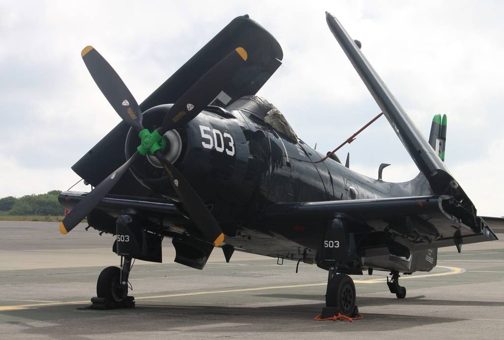 26922-H-503_-_G-RADR_%28cn_7722%29_Douglas_A-1D_Skyraider_%28AD-4NA%29_US_Navy._%289433651527%29.jpg